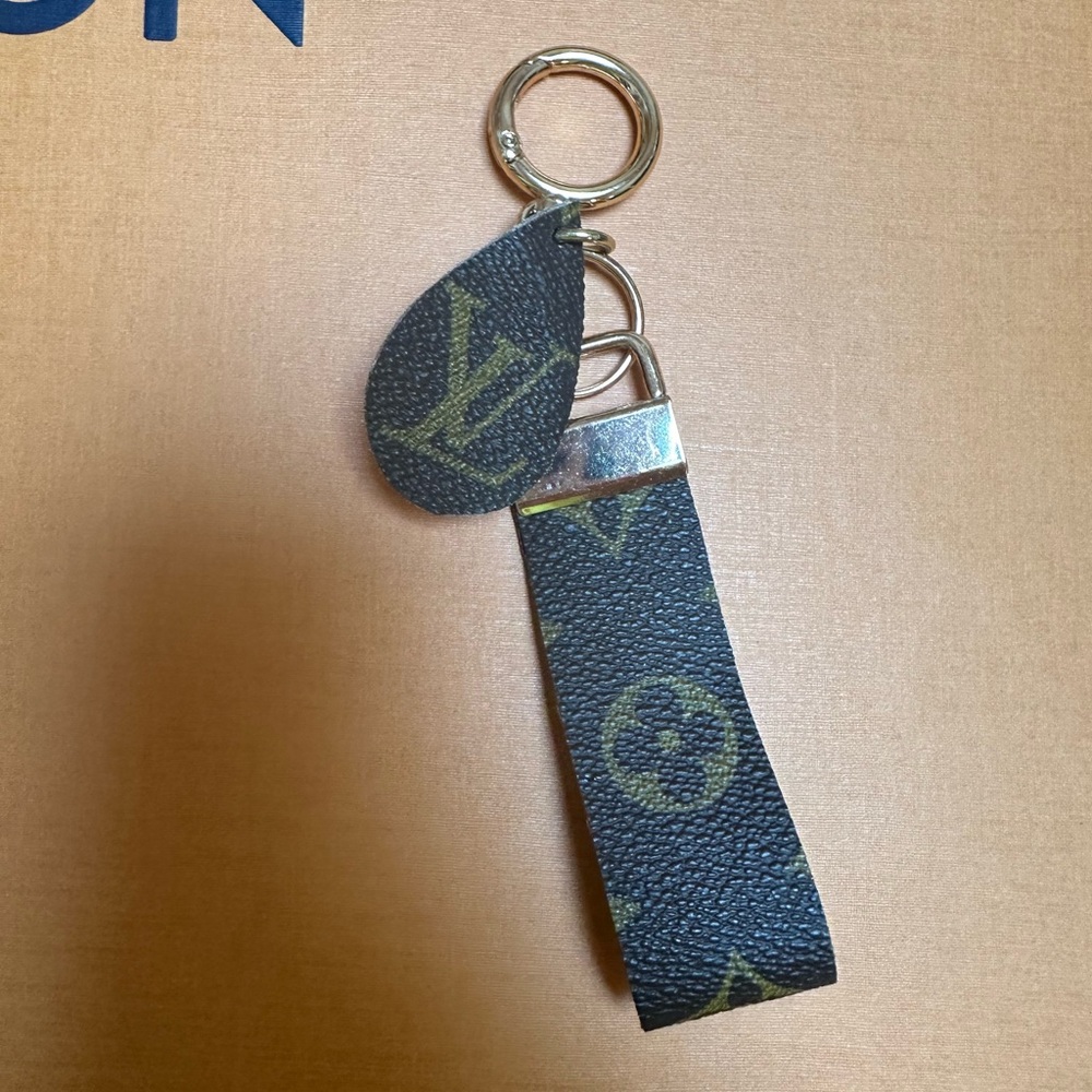 Keychain - Picture 3 of 3